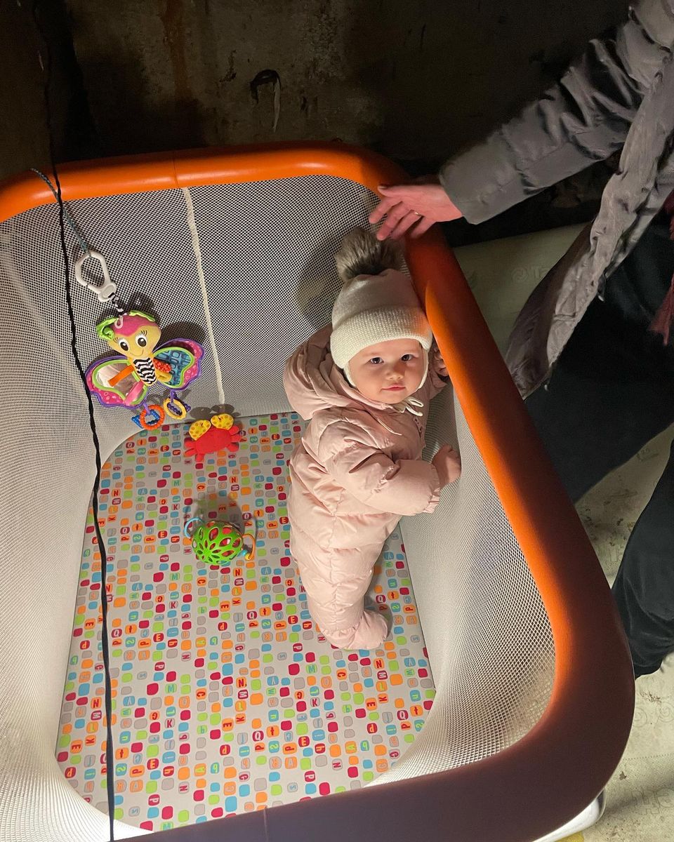 jtsstudios's tweet photo. My artist friend @Belov_vl lives in Kharkov, Ukraine. 
He's currently literally in a bunker with his baby.

He's a well known and extremely talented real world artist, and created NFTs.

If anyone is able to help him raise funds with purchases, please do. 
https://t.co/3FrJfvKL8U https://t.co/9sIrG6B9o6