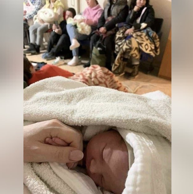 Reports of strike at Ukraine’s cyber command in Chasiv Yar   #Kyiv - with one officer dead, 3 injuries, 1 MIA. Serious fighting all across city. But there’s good news too: two hours ago a baby was born this morning in an underground metro station shelter. Life goes on.