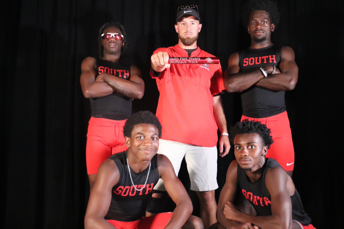 AMcDevittTV's tweet photo. Photo shoot w/ @SFM_Track_Field 📸 https://t.co/YCv1xLJVpr