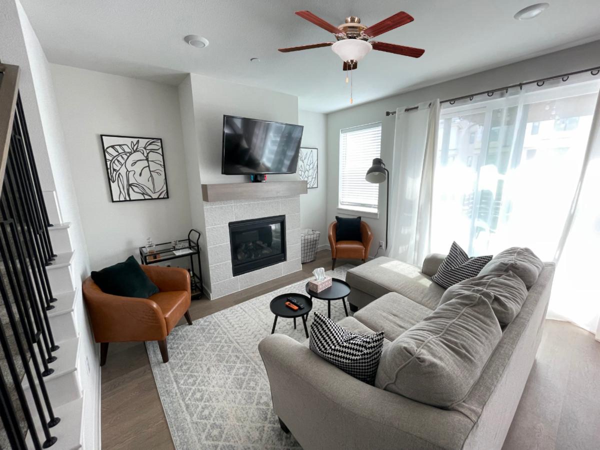 HOMEnhancements's tweet photo. Home is where your lights are https://t.co/6JAuDRum0h