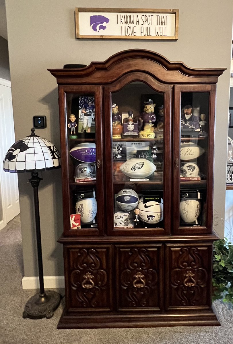 kstatevangirl's tweet photo. Hell yes!!!! So excited to add to my K-State collection, but specifically my Darren Sproles part! #EMAWAF #EMAW #DarrenSproles #Family 💜💜 @DarrenSproles https://t.co/JrWidyFX0O