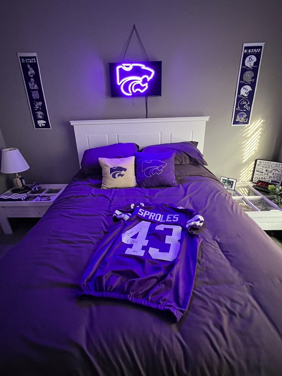 kstatevangirl's tweet photo. Hell yes!!!! So excited to add to my K-State collection, but specifically my Darren Sproles part! #EMAWAF #EMAW #DarrenSproles #Family 💜💜 @DarrenSproles https://t.co/JrWidyFX0O