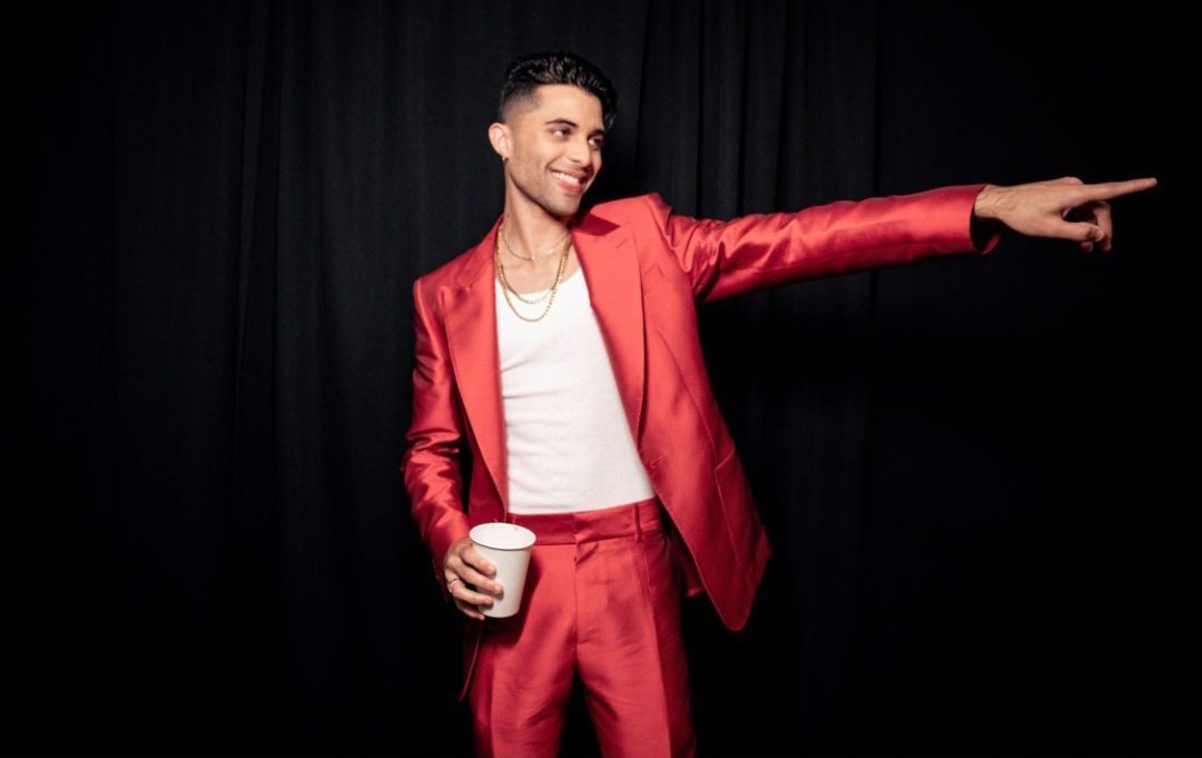 EBCZONE's tweet photo. Erick wearing red, I like you a lot https://t.co/QbbfB7gVUT