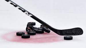 ParkPlace2's tweet photo. BORDER BATTLE ON THE ICE! GOPHERS vs BADGERS 8PM! WATCH IT HERE! #gopherhockey #gogogophers #hdtvs #parkplacesportsbar https://t.co/Pz1NyHzxxe