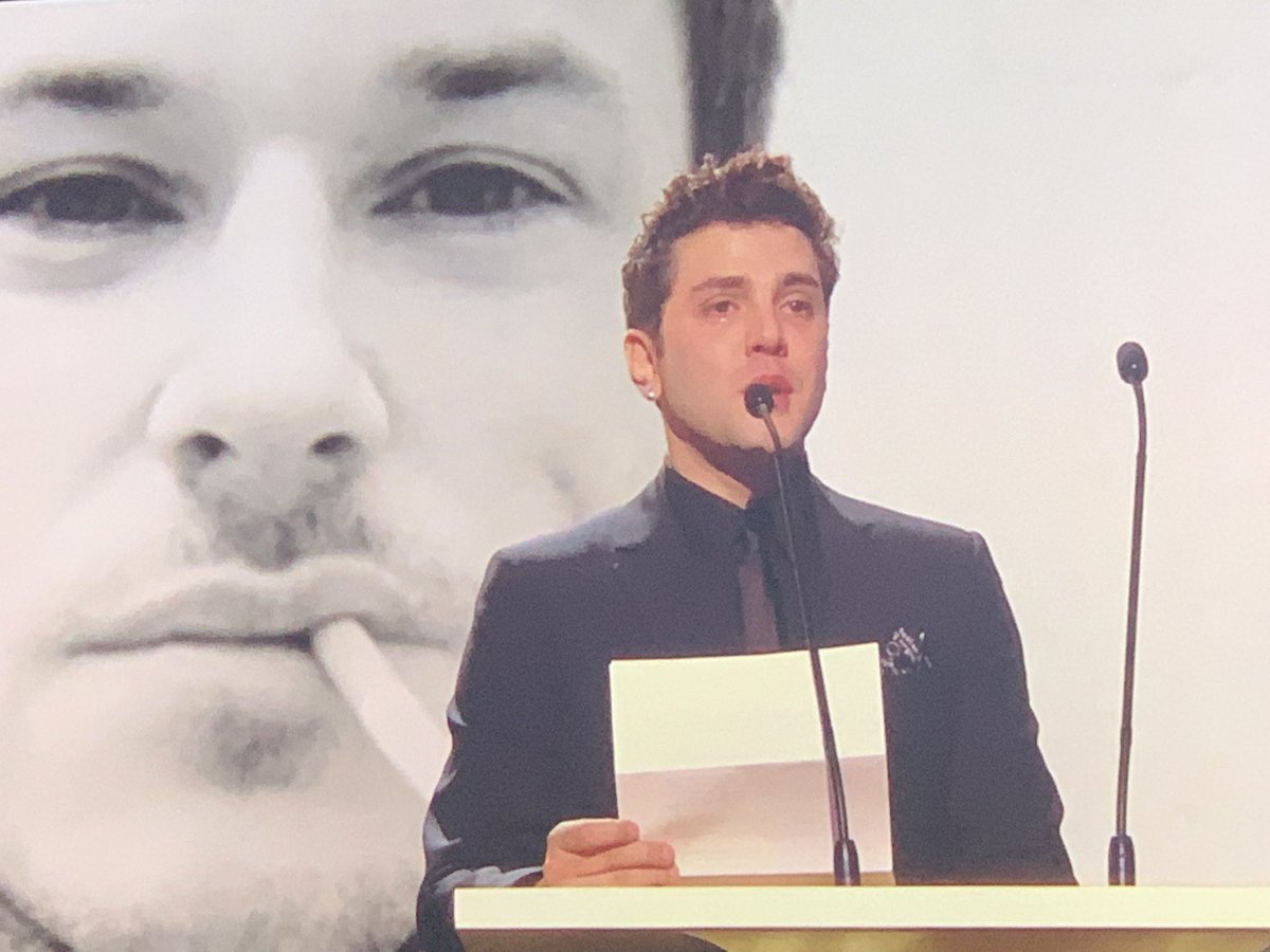 MehdiOmais's tweet photo. « Son talent, nous le possédons encore. Et ça, personne ne pourra nous l’enlever. »

La voix tremblante et les larmes aux yeux, Xavier Dolan rend un hommage vibrant à Gaspard Ulliel, à son écoute, son élégance et sa beauté.

Quelle émotion. 

#Cesar2022 https://t.co/i79gJEGIoJ