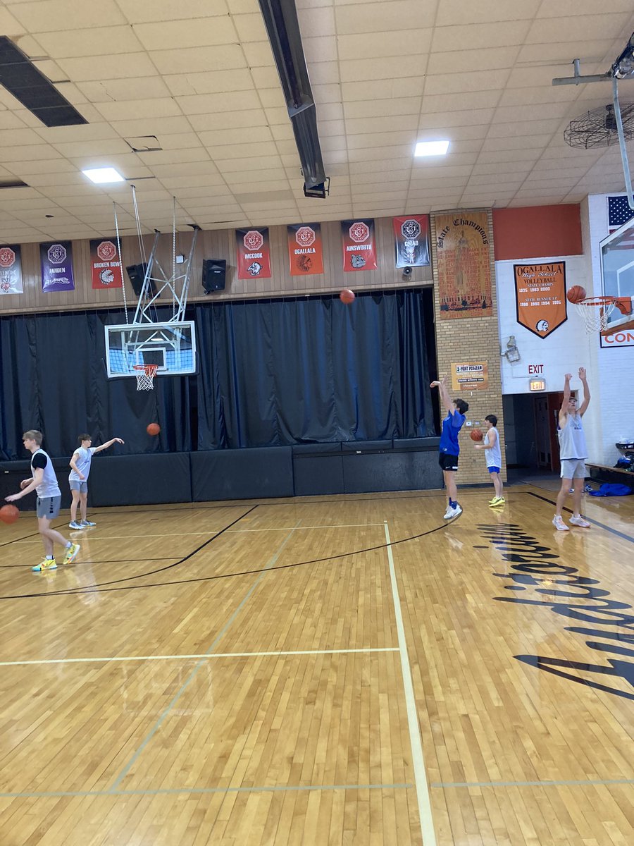 coachwademiller's tweet photo. Practice today is in a new location.  Thanks to @OGIndians for hosting us!! #Sewardjays https://t.co/TQ3lv8CeEM