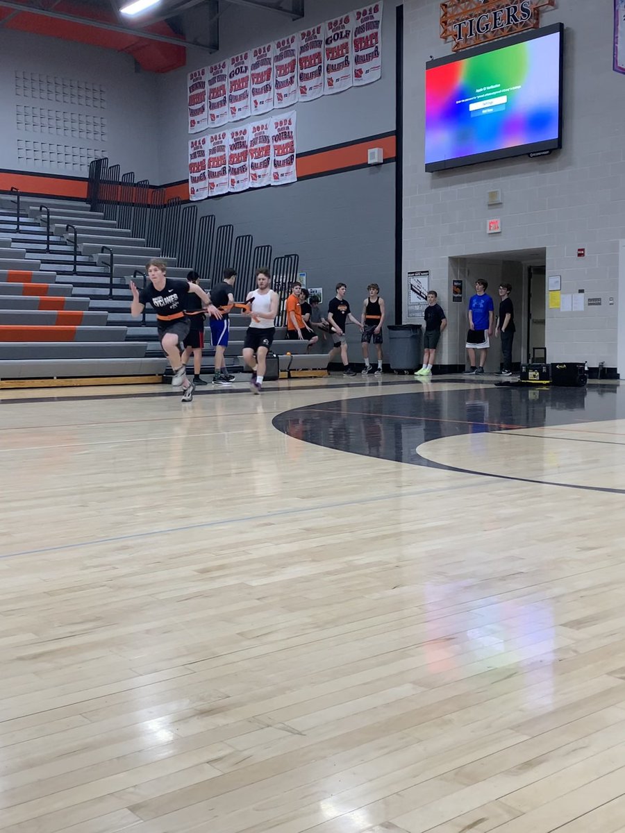 GrinnellTandF's tweet photo. Week 1 in the books! Lots of technique work. #puttingmoneyinthebank https://t.co/UkOjp2n9JJ