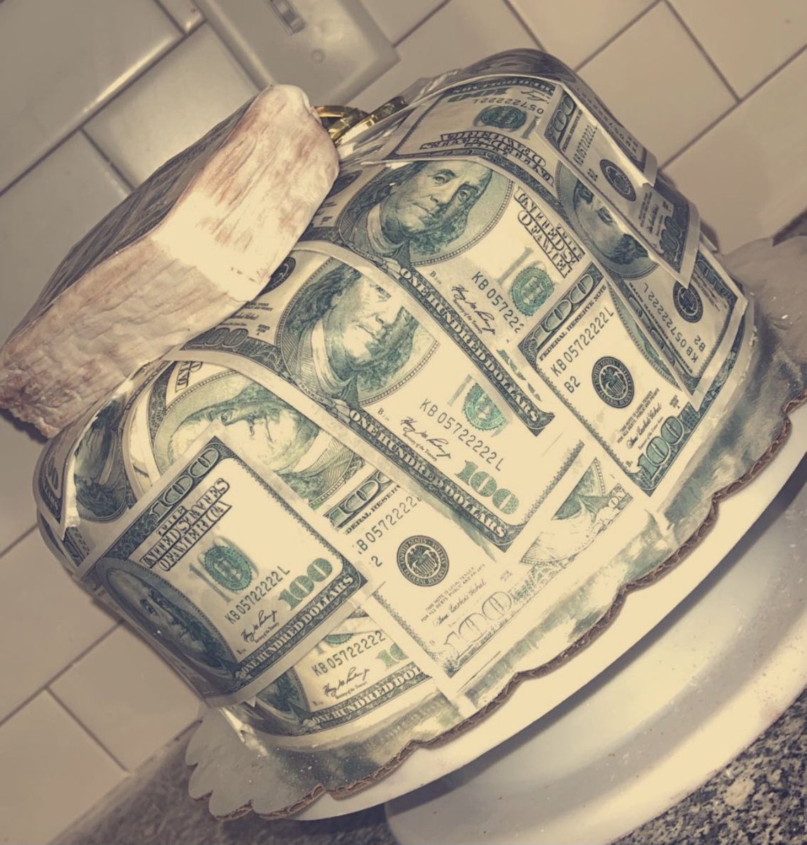 Reaunna's tweet photo. Cake life 💵 https://t.co/jX8c5iKKIU