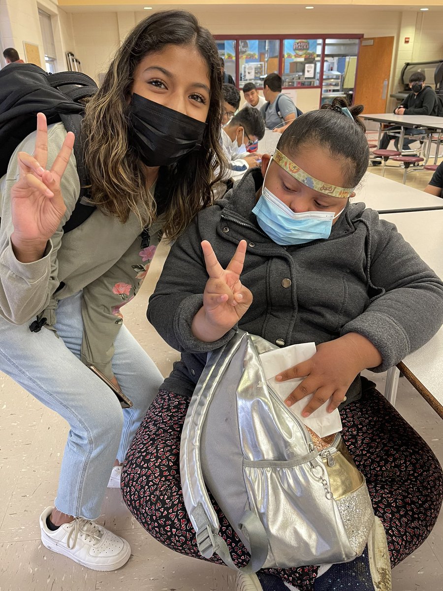 monicalerma_'s tweet photo. These two besties are two peas in a pod! ♥️ #LJHPROUD #BESTFRIENDS #StudentCoachesAreTheBest https://t.co/6sAnM4tWMt