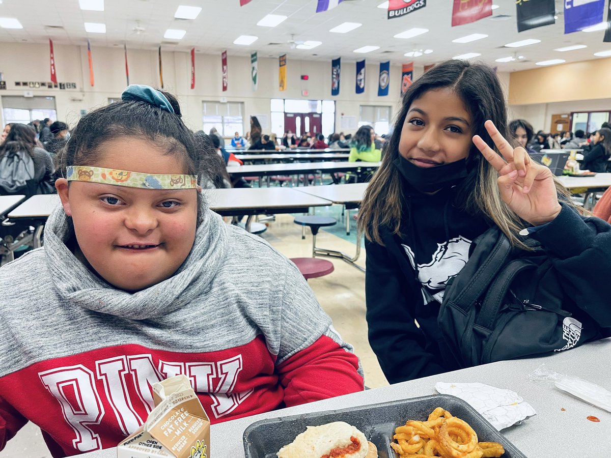 monicalerma_'s tweet photo. These two besties are two peas in a pod! ♥️ #LJHPROUD #BESTFRIENDS #StudentCoachesAreTheBest https://t.co/6sAnM4tWMt