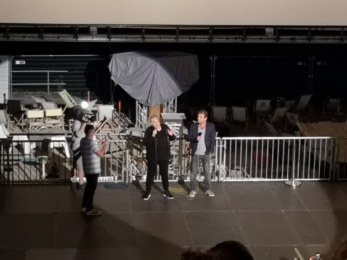 Krueminxler's tweet photo. Das SchleFaZ Event zu "Plan 9 from outer space" am 22.08.2019 im Düsseldorfer Open Air Kino in den Rheinauen.
#TollWars
#ComedyGold
#TränenGelacht 
#WunderbarerAbend 
#LezFaZ 
#SchleFaZ
#Plan9abc
#MattscheibeMatters 
!B https://t.co/LFHbkPDBMS