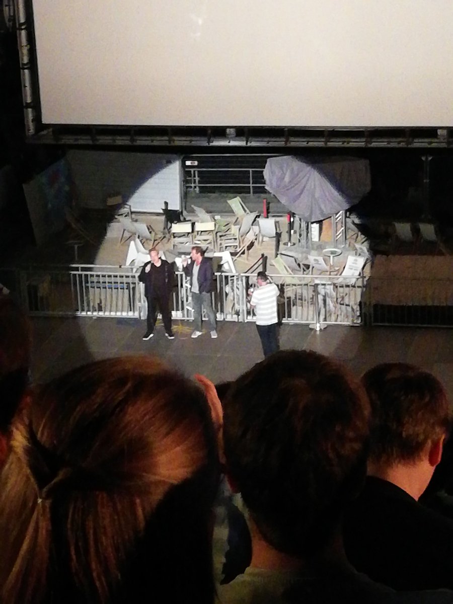 Krueminxler's tweet photo. Das SchleFaZ Event zu "Plan 9 from outer space" am 22.08.2019 im Düsseldorfer Open Air Kino in den Rheinauen.
#TollWars
#ComedyGold
#TränenGelacht 
#WunderbarerAbend 
#LezFaZ 
#SchleFaZ
#Plan9abc
#MattscheibeMatters 
!B https://t.co/LFHbkPDBMS
