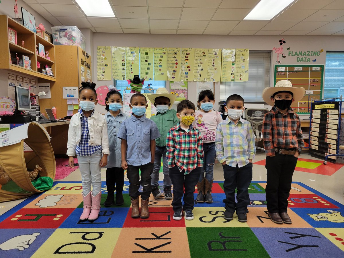 msmisty07's tweet photo. The cuties lil Texans. #GoTexanDay #GoTexanHISD @DoganElementary @HISDECH @A180_HISD @HISD_Curric @TeamHISD https://t.co/0tDnJLwwRr