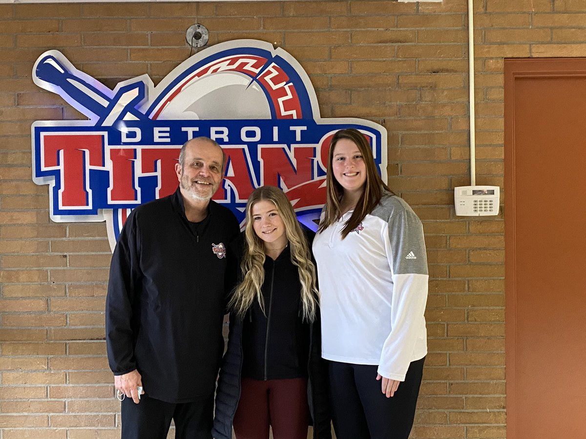 _alexishoff20's tweet photo. SO EXCITED to announce that I will be continuing my academic and softball career at the University of Detroit Mercy! Thank you to everyone who supported me along the way! That being said… GO TITANS❤️💙
@DetroitTitansSB @Turnin2M https://t.co/zDdelyq4ko
