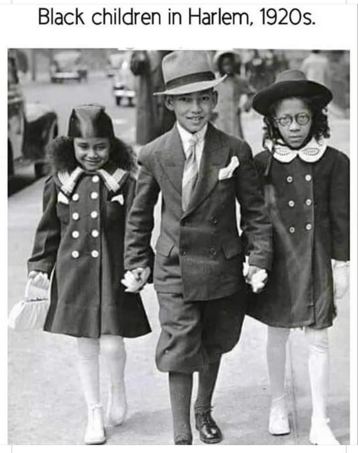Earthatone's tweet photo. Black wasn't only downtrodden, and Harlem was once the toast of the town. When brown babies could stroll Harlemโs boulevards with this much panache, it's easy to assume they had a nickel or two.
#ILoveHarlem
#ILoveUs
#HarlemWorldMagazine https://t.co/oFEDoOyuAN