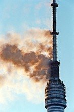 Пожар на телебашне. Пожар на останкинской телебашне в москве 27 августа 2000 года. 2000 год. Останкинская телебашня 2000 год. Телебашня горит.