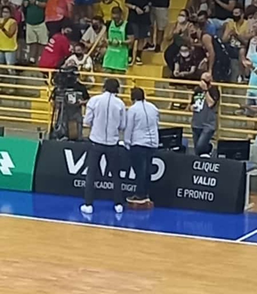 X750Amgf's tweet photo. @romulomendonca comentando o jogo em cima de seu caixote kkkkk ótimo https://t.co/SOWB7LtZ4g