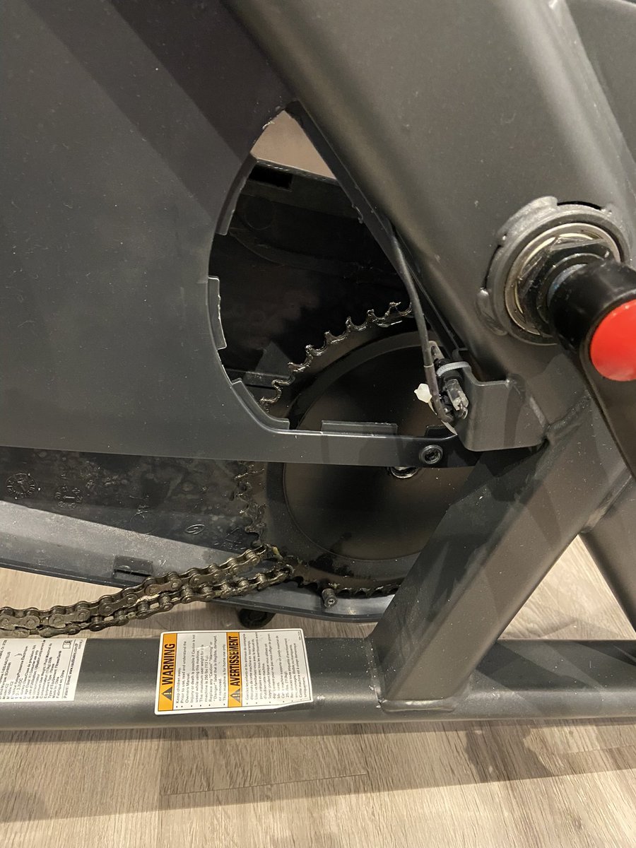 redinthesix's tweet photo. The right crank arm has snapped off my Schwinn IC2 and I’m not getting any response from emailing @schwinnfitness Help! Thought this bike would hold up longer than 16 months #lemon https://t.co/4ywpJszCMh