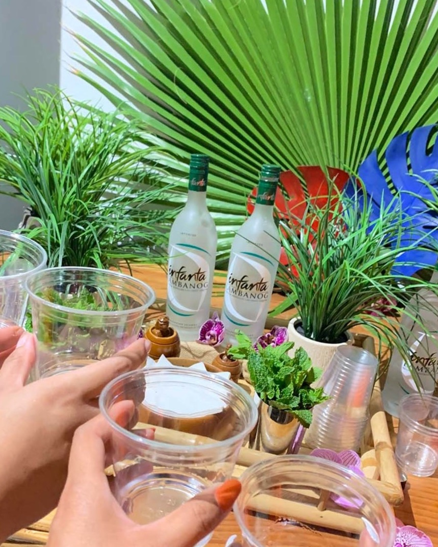 InfantaUS's tweet photo. Cheers to the weekend!!  🏝🏝 https://t.co/It0rvMu3S8