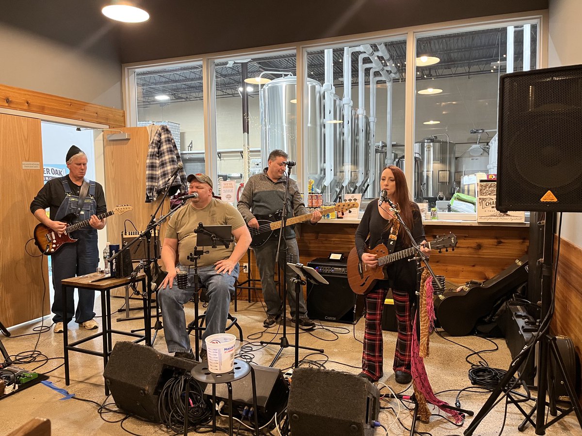 CharterOakBeer's tweet photo. Come on over for some great live music and a cold local beer. #ctvisit #ctbeer #getoaked #beermenu #supportlocal #music https://t.co/95UKVTCmqA