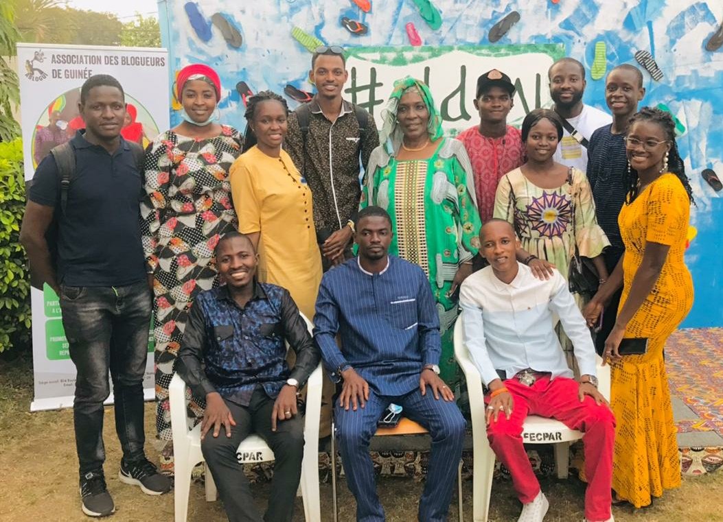 Dourabalde2019's tweet photo. A l'Expo photo #Idmi organisée par l'@ablogui en partenariat avec l'@AmbaFrGuinee. Une façon de montrer le talent caché des jeunes Guinéens 🇬🇳 https://t.co/9zWFvvaglf