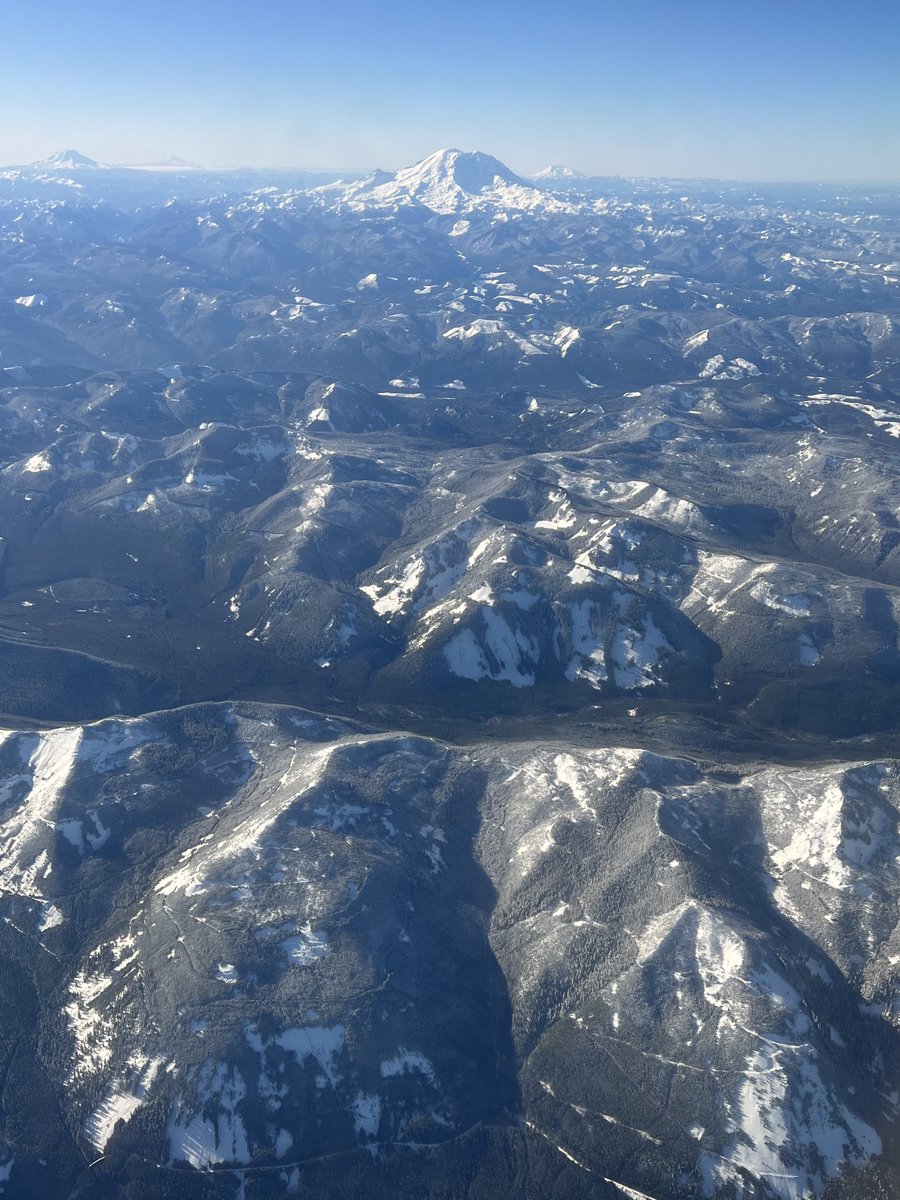 DeneMiles's tweet photo. Can you see all four volcanoes?  Taken earlier today from ⁦@AlaskaAir⁩ 

#mountrainier #pnw https://t.co/I6XjjCELc3