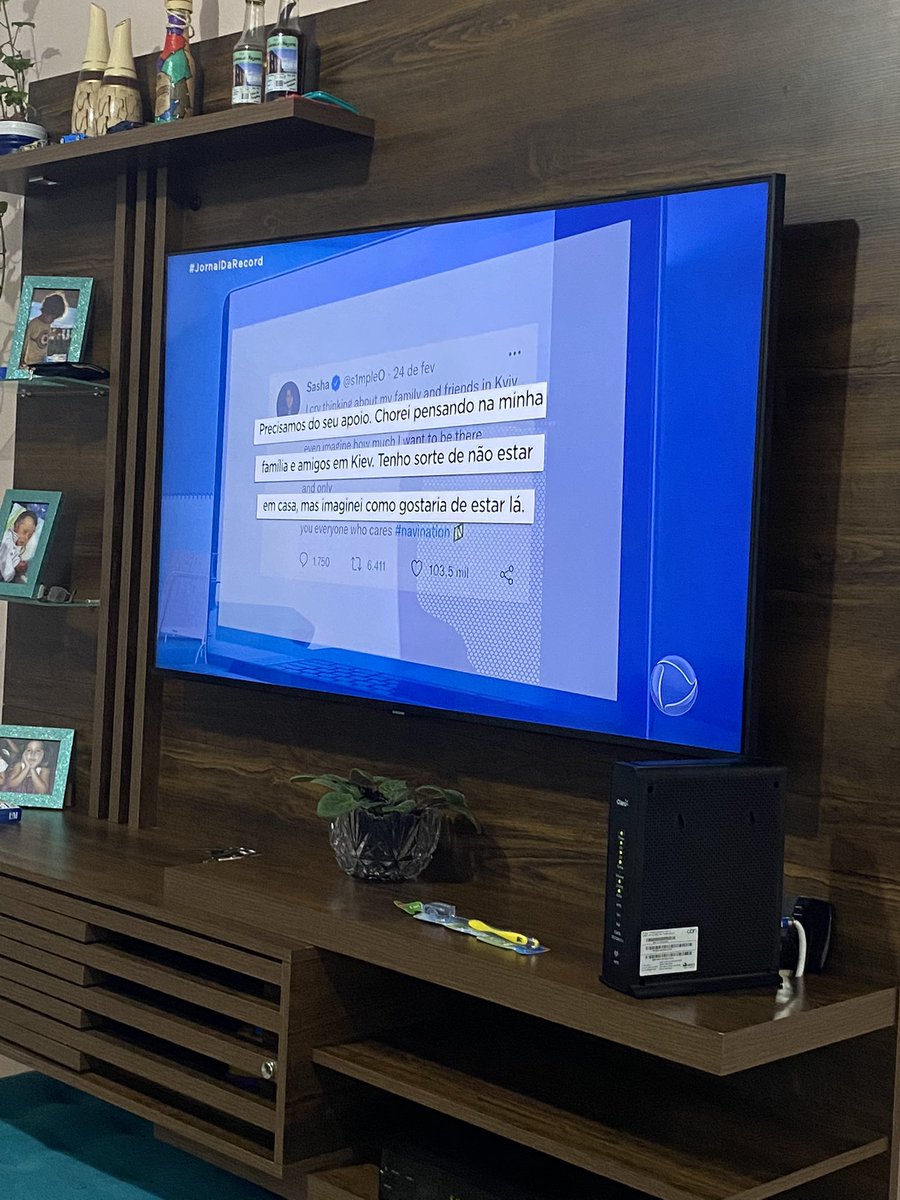 eloisaparra's tweet photo. o tweet do @s1mpleO acabou de passar no jornal da record 😢😢😢😢 https://t.co/vLnvfomiQX