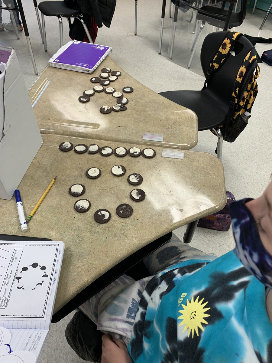MissLucas10's tweet photo. Too bad we can see the moon because of the clouds! So we just made them with Oreos instead! 🌕🌖🌗🌘🌑🌒🌓🌔 https://t.co/6WRbSMl2WW
