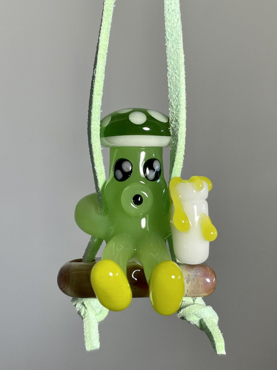 TheGreatGlass's tweet photo. SLYME! 🐍 #ATGG #MushyOnASwing https://t.co/Q55E3X7ORc