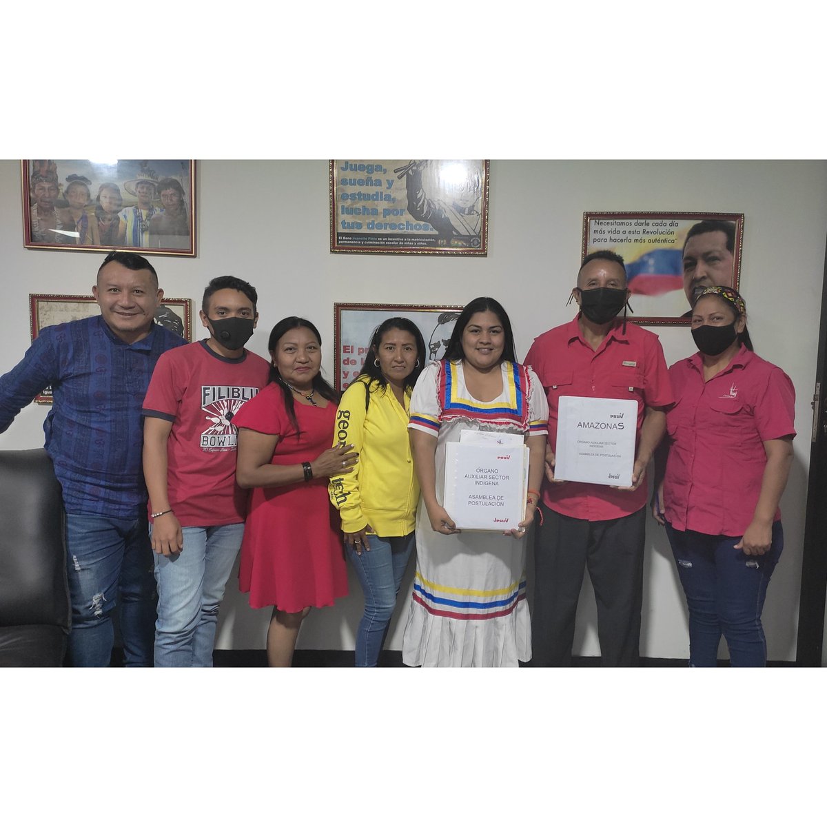 CLARAVIDALV's tweet photo. En reunión con responsables del órgano auxiliar para el sector indígena  de los estados Apure,Amazonas y  Delta Amacuro hicimos un balance de la participación de nuestros pueblos en las postulaciones al
V Congreso PSUV y IV JPSUV
@nicolasmaduro @dcabellor @partidopsuv @d_guzmanl https://t.co/hSqrINTvT7