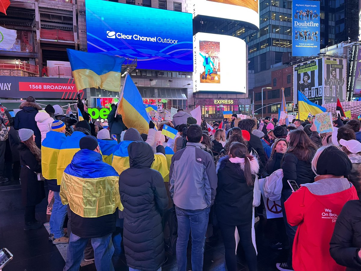 stevechenevey's tweet photo. Anti-Putin protest happening now in Times Square https://t.co/MLddARiu5u