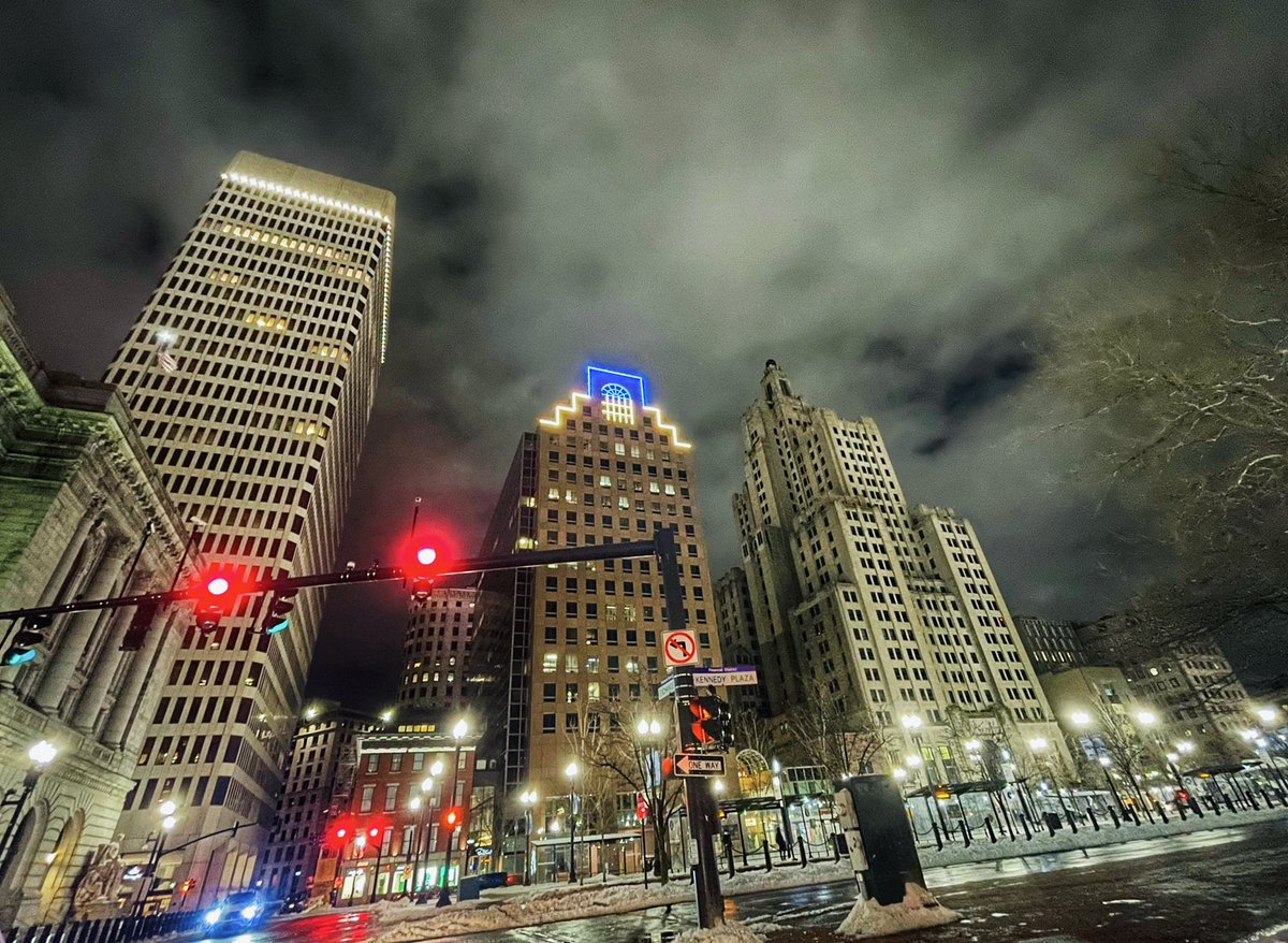 AmandaPittsTV's tweet photo. In Providence, blue and yellow for #Ukraine. 💙💛 @wpri12 https://t.co/2oxI3uO7bg
