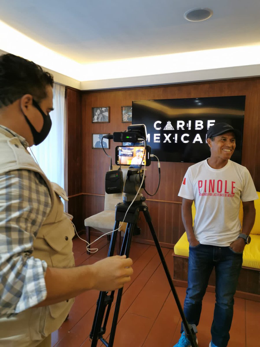 VivoEnCancun's tweet photo. 🏃‍♂️En conferencia de prensa, Germán compartió datos de su recorrido del #ProyectoPinole: 100 días de carrera, 5,060 km equivalentes a 120 maratones, y 18 pares de tenis. ¡Gracias @GermanSilvaMEX por terminar tu hazaña en el #CaribeMexicano!
📸 @SedeturQROO
https://t.co/xcWEaHyYSR