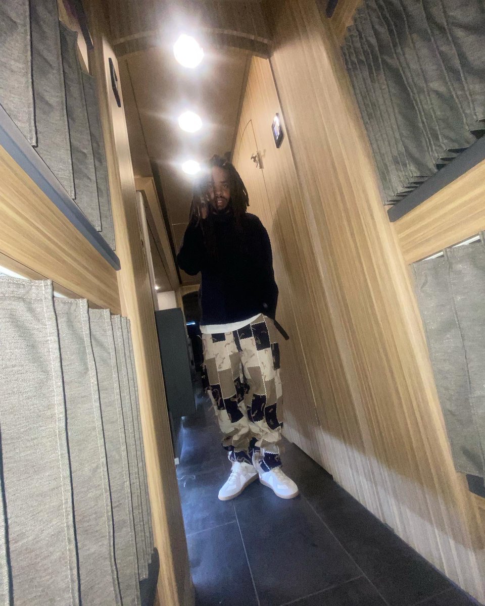 earlxsweat's tweet photo. you gotta see it to believe it https://t.co/RFXl11SQuf