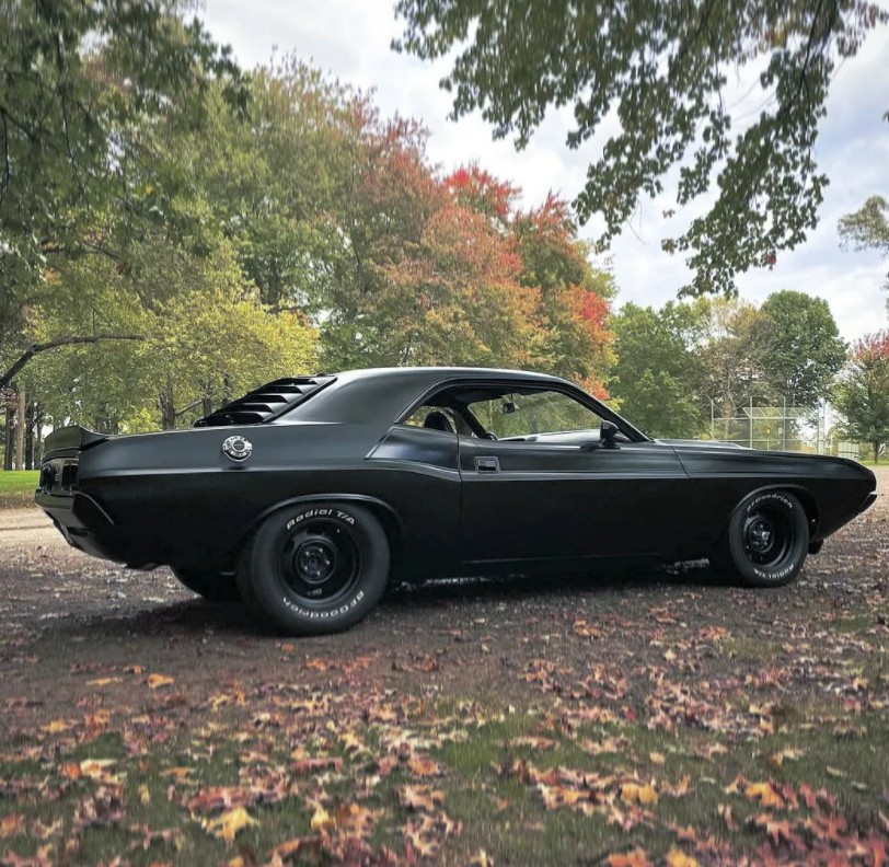 redcarpetcw's tweet photo. Can anyone name this #classic #ride? 🤔 https://t.co/qs5jm7bEml
