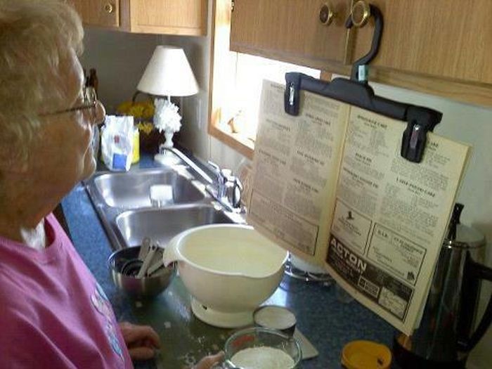 AdrianAssman's tweet photo. Grandma Engineering. https://t.co/GzBVDvpGK0