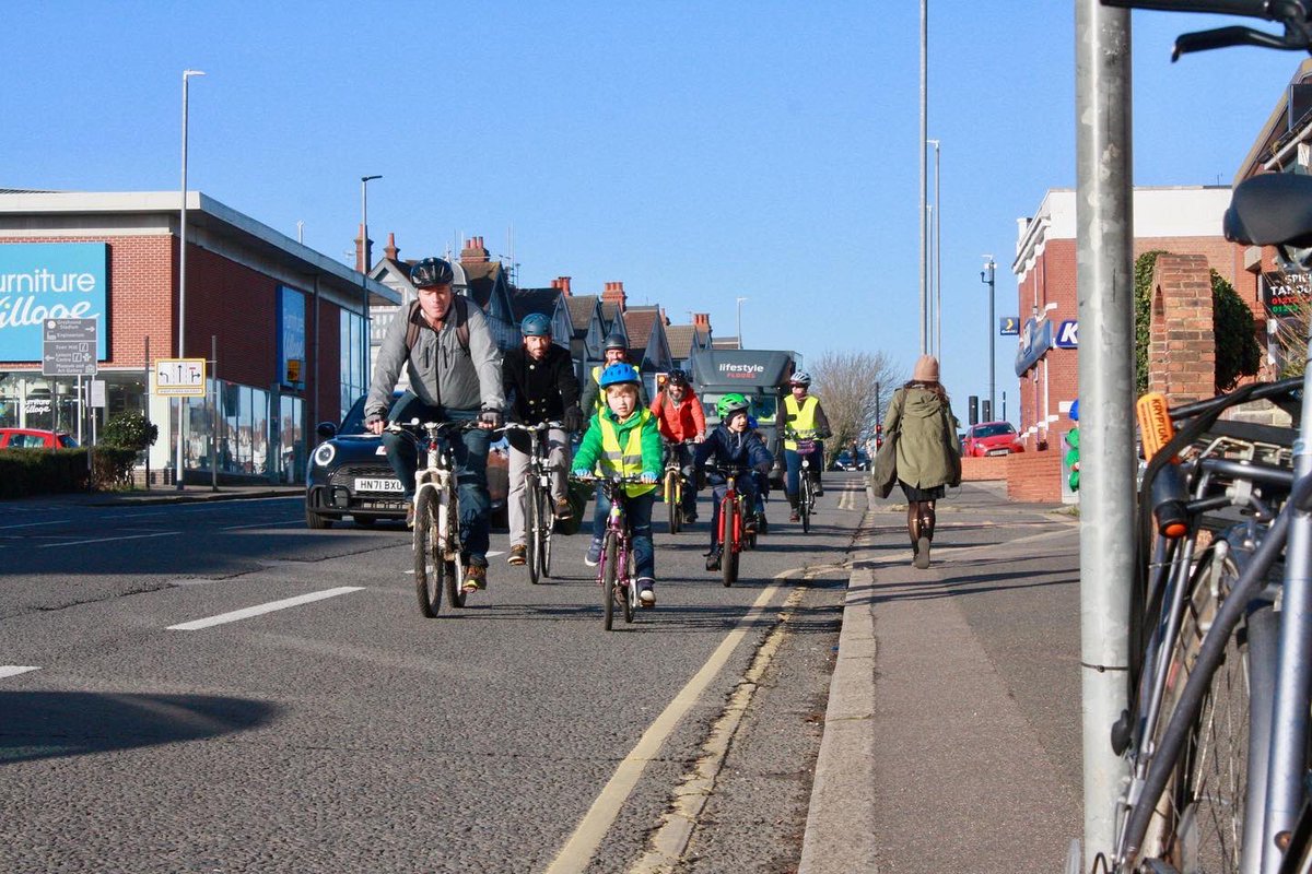 OSRBikeTrain's tweet image. T’was a lovely ride today with my fellow ‘Trainers’. The sun was shining, the kids and adults were smiling.  The tunes were popping.  I recorded the ride on my #bulletcam but can’t seem to upload. @MrChilliTech any help would be appreciated. #activetravel #bikebus