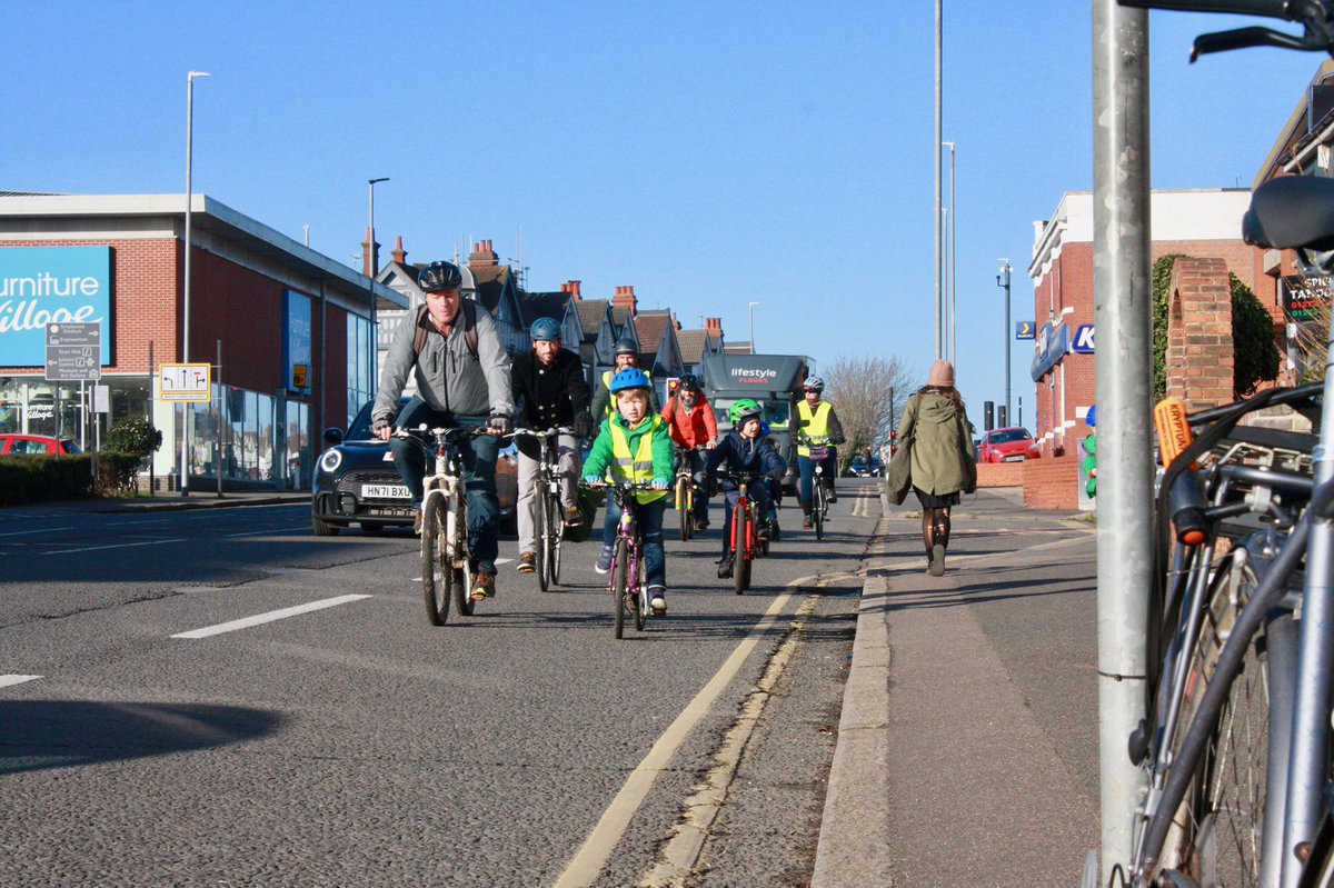 OSRBikeTrain's tweet image. T’was a lovely ride today with my fellow ‘Trainers’. The sun was shining, the kids and adults were smiling.  The tunes were popping.  I recorded the ride on my #bulletcam but can’t seem to upload. @MrChilliTech any help would be appreciated. #activetravel #bikebus