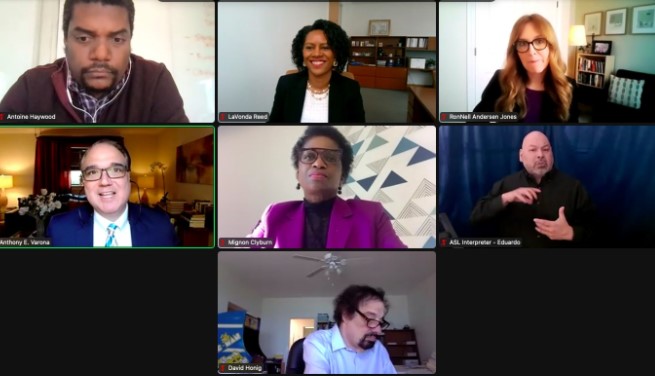 TonyVarona's tweet photo. An honor to moderate the regulatory responses session at the Race,Racism&amp;AmericanMedia conf. Amazing panelists @GeorgiaStateLaw Dean @ProfessorLNReed, Frmr FCC Cmsnr @MignonClyburn, @SJQuinney Prof. @randersenjones, @MMTConline co-founder David Honig &amp; @AnnenbergPenn @cratebeats! https://t.co/71x4n5GWVu