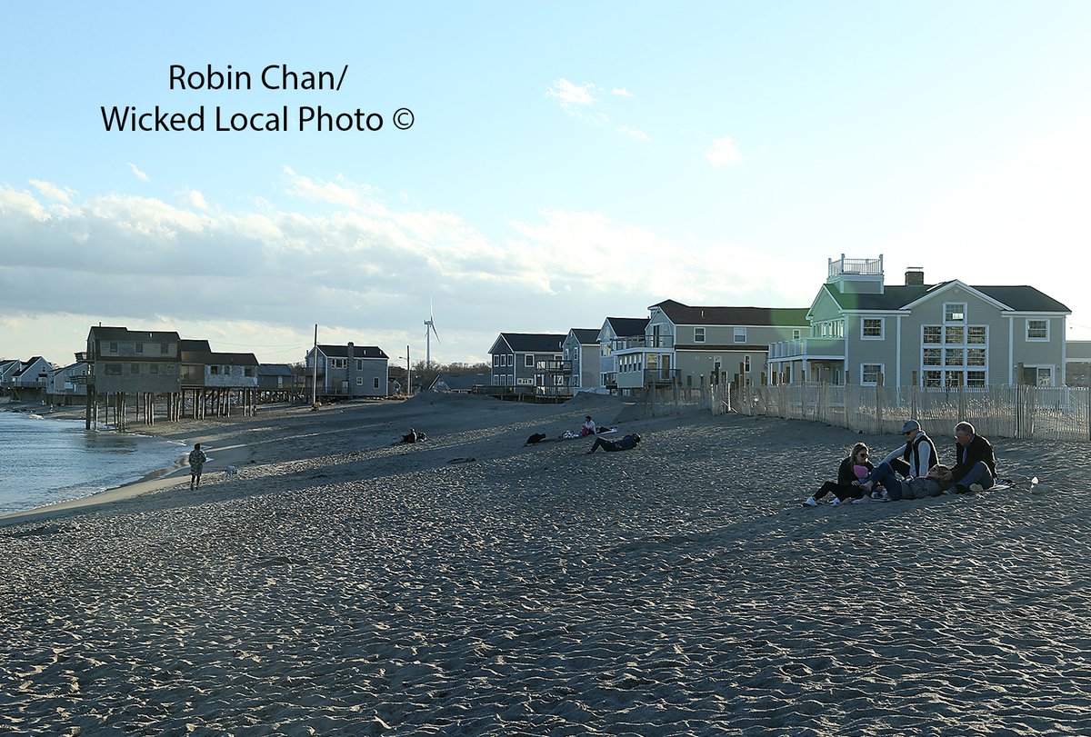 RChan_mariner's tweet image. A tale of two days at Scituate's Peggotty Beach from (Wednesday) 68˙ to (Friday) 32˙. @weatheringscit @scituateruth  #weather #peggottybeach #springtowinter
