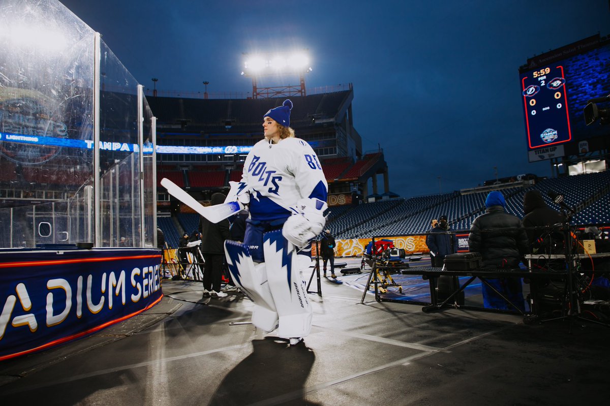 TBLightning's tweet photo. We outsiiiiiide!! https://t.co/vUkZhzTLU7