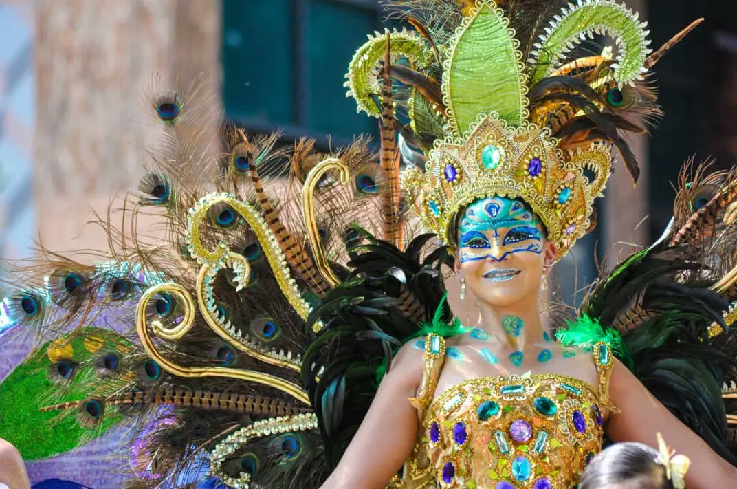 La Av. Bolívar de Valera se llenó de alegría y colorido con el hermoso desfile de Carnaval. Más de 50 instituciones educativas de los 18 circuitos educativos que conforman  la red intercircuital 18,19 y 20, participaron con sus creativas comparsas. 

#CarnavalesSeguros2022