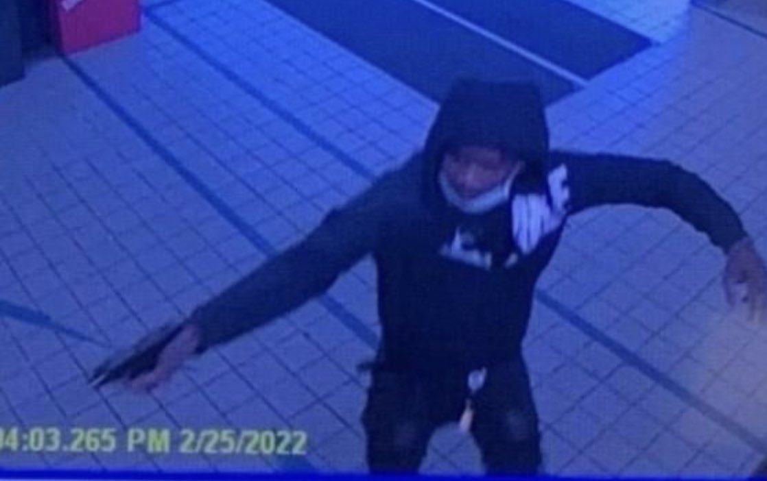 DanODonnellShow's tweet image. Exclusive photo of a suspect who burst into a Milwaukee Police station and opened fire at officers in retaliation for the in-custody drug overdose death of his brother at that station on Wednesday.