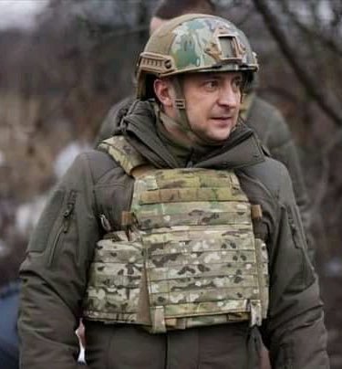 Putin escogió un mal momento, en la época de las redes sociales esta imagen vale oro, ha creado un héroe y si lo mata será un martir, se le va a ir hondo al mka ese 🥴