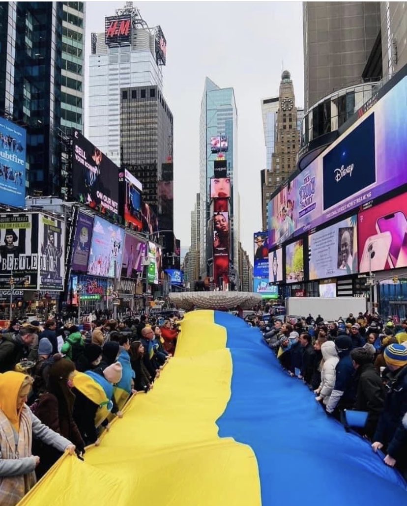 RobertCooper58's tweet photo. New Yorkers march in support of peace in Ukraine. 🇺🇦
#StandWithUkraine https://t.co/k48RFl0Cr6