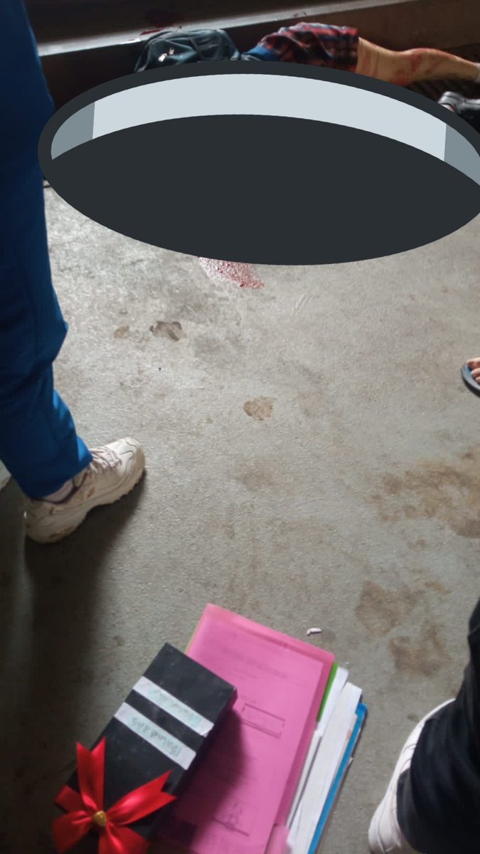 dona_pily2's tweet photo. Ya fue capturado este “ciudadano extranjero” que ayer asesinó a Nickol Valentina en Bucaramanga, una niña de 15 años,por robarle el celular.
Nadie le va a devolver la vida ni quitarle el dolor a su familia, pero con que este asesino no pueda seguir matando inocentes, algo sirve. https://t.co/Y35InxdG62