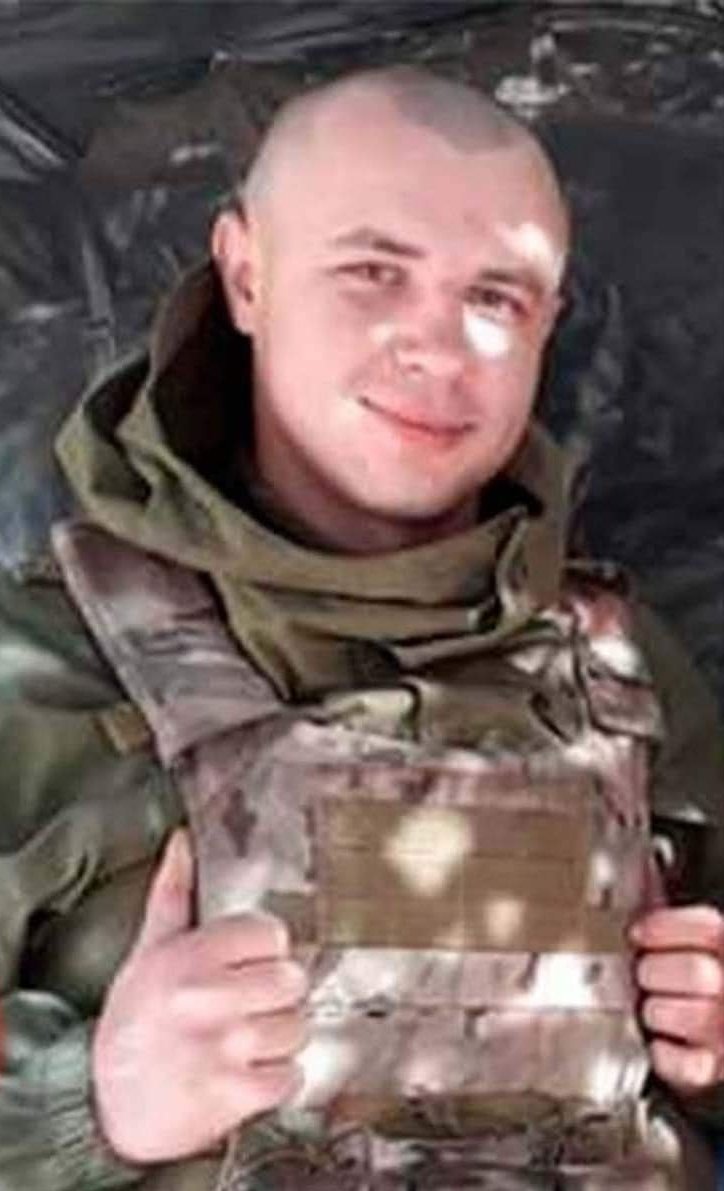 olgatokariuk's tweet image. This young man - Vitaly Skakun - was a Ukrainian marine, who blew himself up with a bridge near city of Henichesk (Kherson region of Southern Ukraine) to halt the enemy.
He died defending his country and will not be forgotten. RIP hero