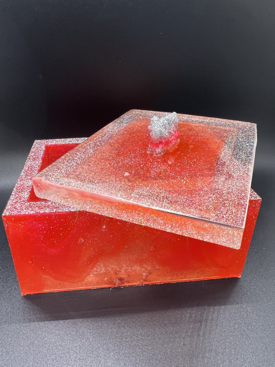 countzcreations's tweet photo. Resin Tissue Box #resin #resincrafts #micapowder https://t.co/aZGXrRsVJo
