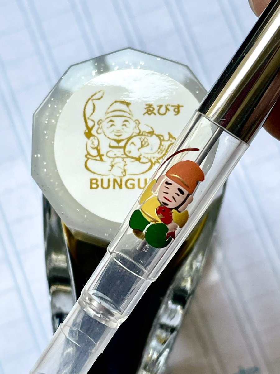 bungbox's tweet photo. 【表参道店】
いつも好評頂いている
オリジナル蒔絵コンバーター

CON-70に描かれた恵比寿様には…
やっぱり【ゑびす】インクですね〜😆

金運も上がりそうです⤴️

魔女が描かれたコンバーターには…

やっぱり【魔女】インクですね🧙‍♀️

#蒔絵コンバーター 
#パイロット 
#CON70 
#恵比寿天
#魔女 https://t.co/ou2TXwdnGG