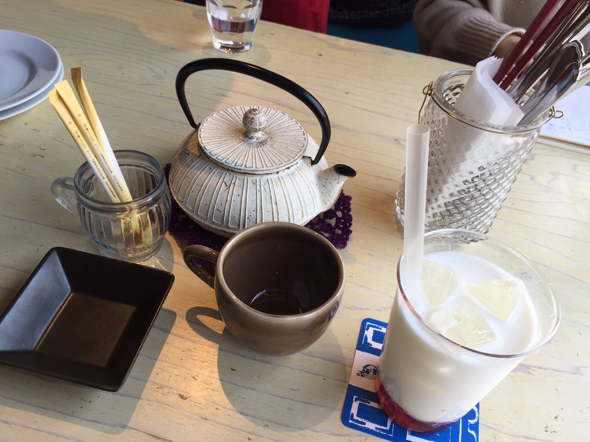KOFUNE08CAFE's tweet photo. ◆The Kitchen◆
*ペペロンチーノ ¥1,180
*エスプレッソコンパナ ¥380
姉と一緒に、久々にご飯とデザート食べに出かけました╰(*´︶`*)╯♡
パンケーキが食べたくて🥞
#The_Kitchen #出雲カフェレストラン https://t.co/pHWHwpc6Bk
